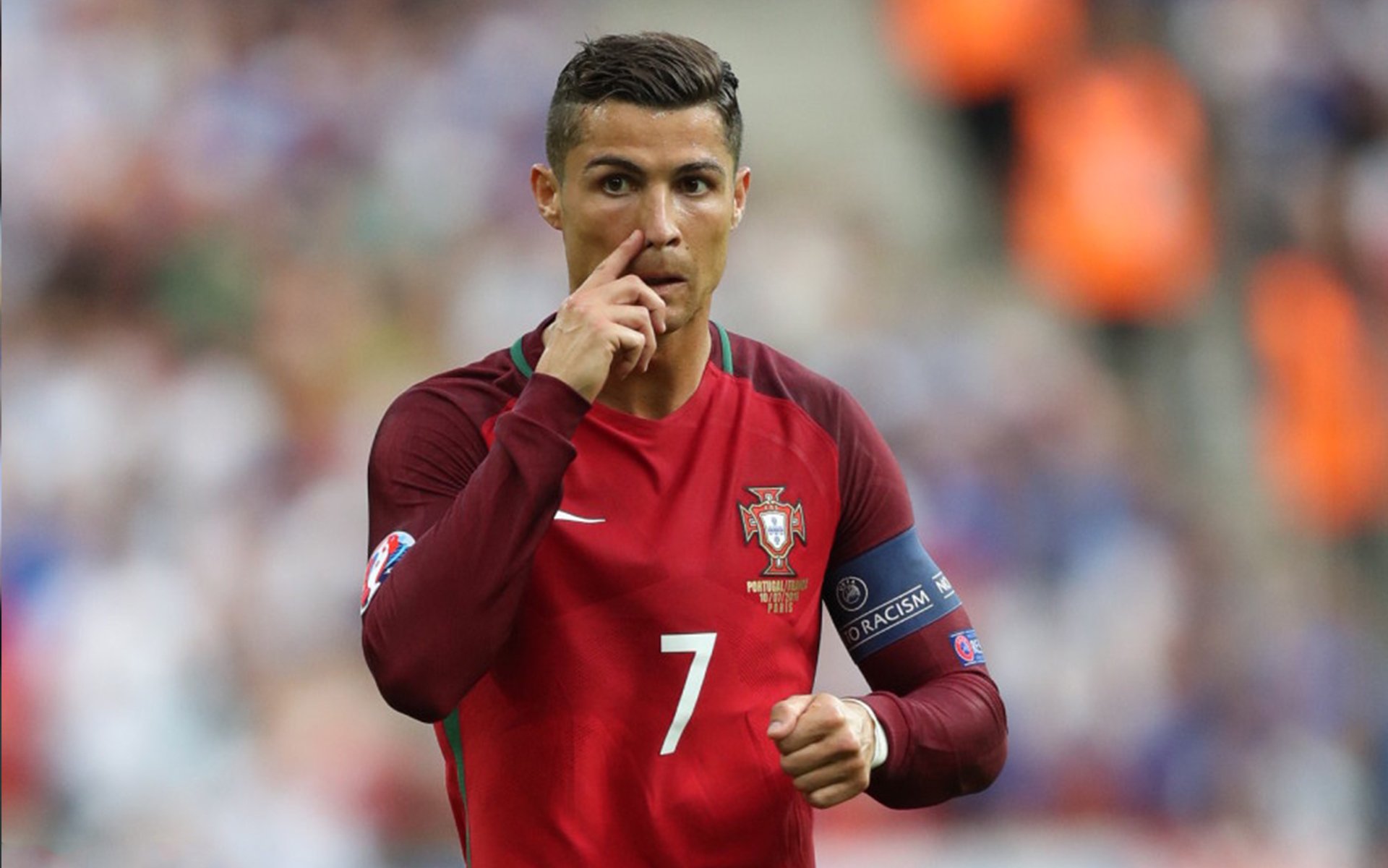 绿茵场上的南北对话,当肌肉丛林遇上永恒节拍器,莫德里奇如何执棋破局?