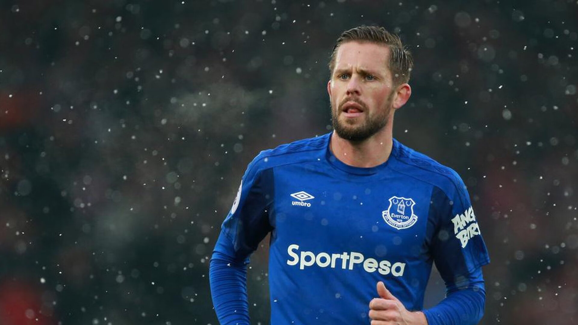 曼城对阵挪威，阿劳霍用钢铁防守证明自己