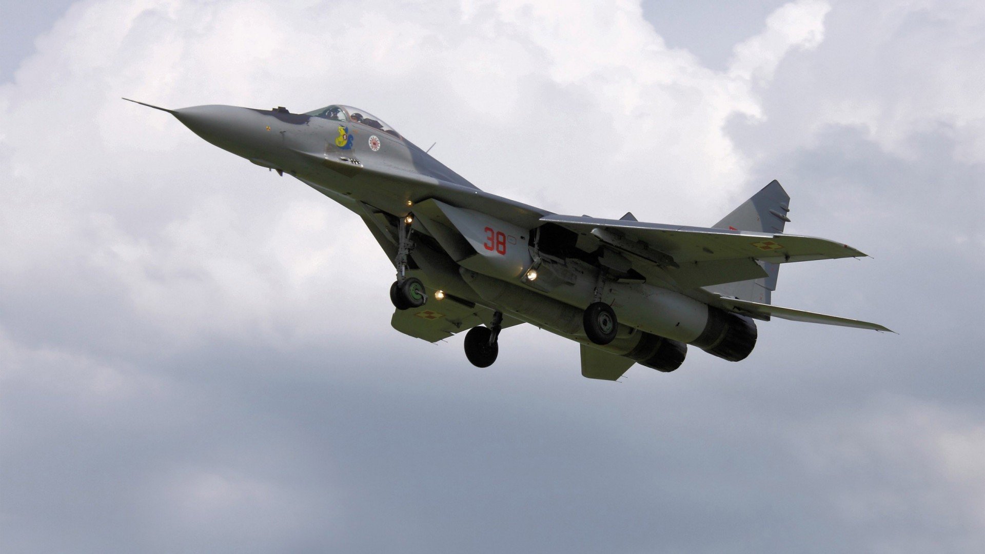 赛道与球场的双重奏,维斯塔潘的攻防与凯尔特人的冲垮战术