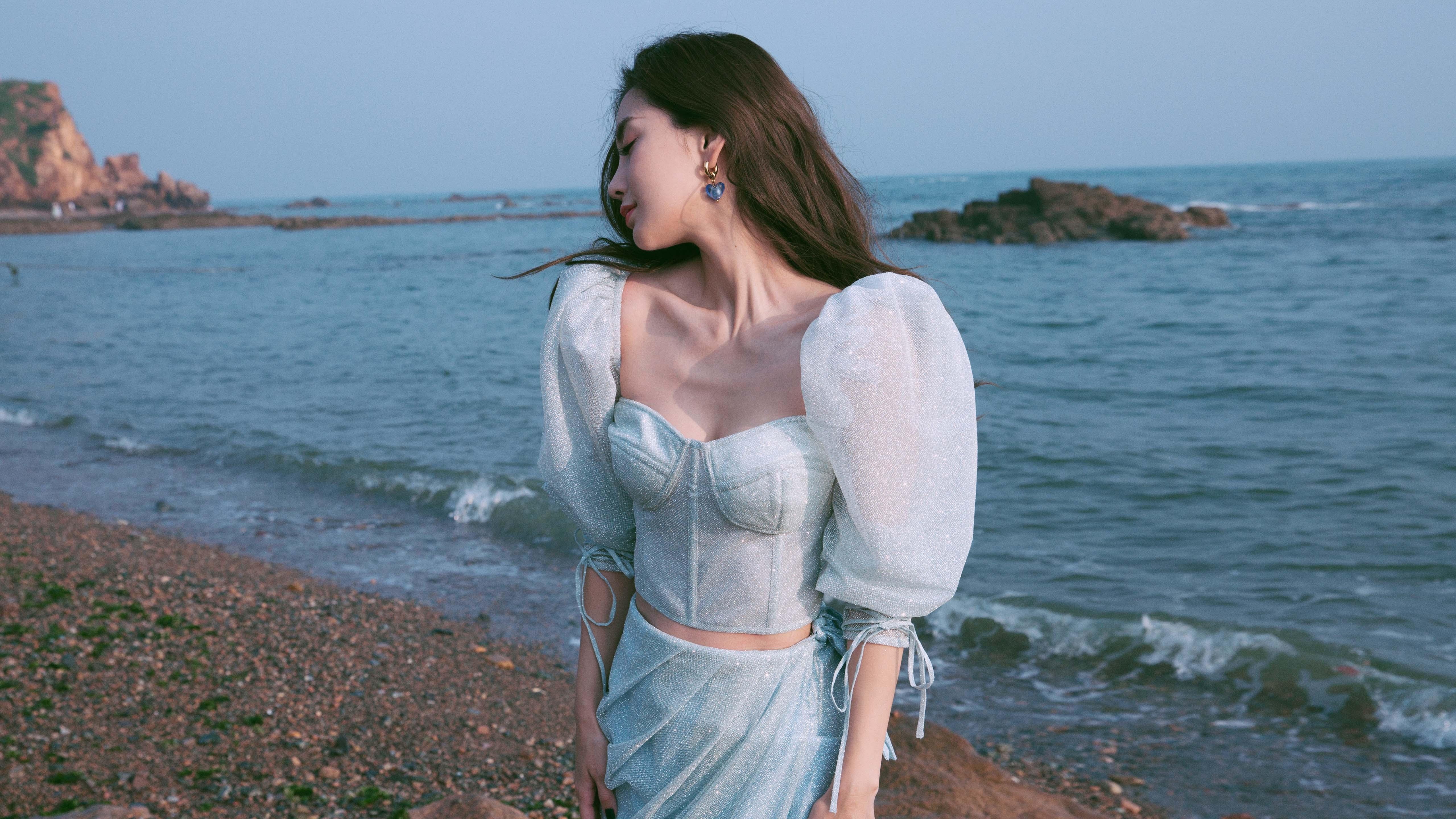 瑞士黑塔倾颓橙色暴雨，阿坎吉的压制艺术与澳大利亚的血拼哲学