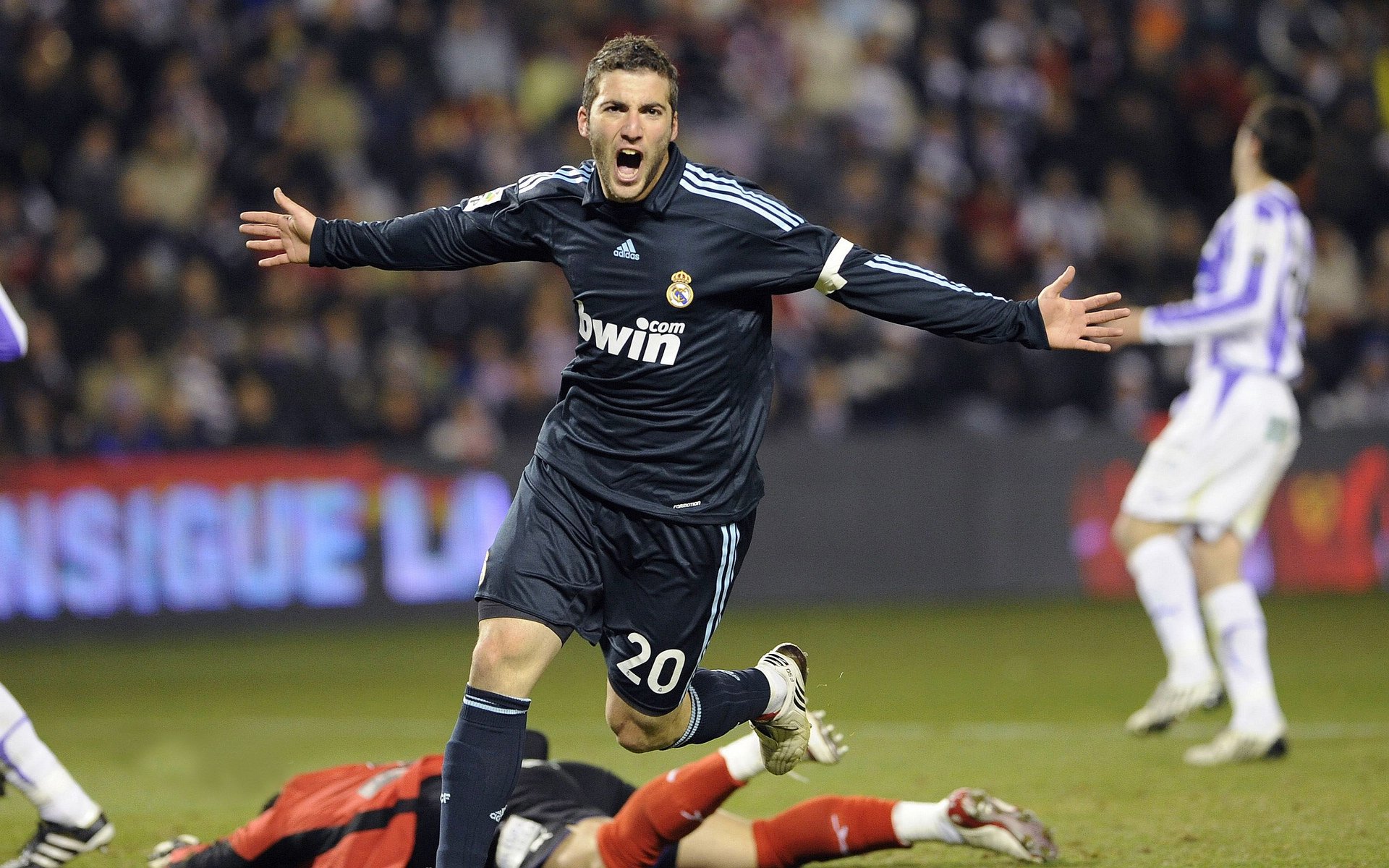 钢铁长城上的绝命一击，戈贝尔神兵天降定乾坤，火箭火雨燎原一波流