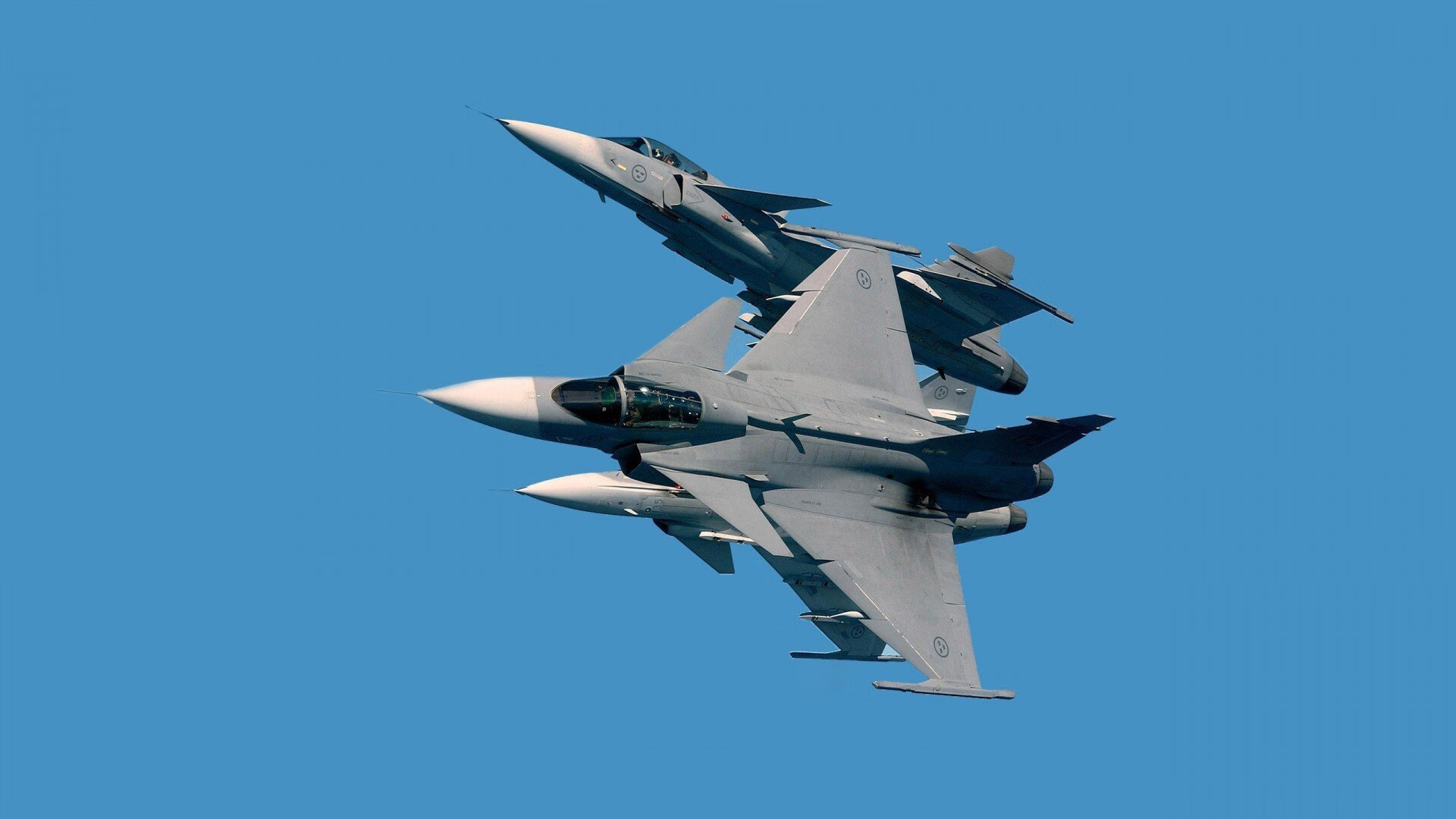 双冠王之夜，两个赛场，一种英雄主义